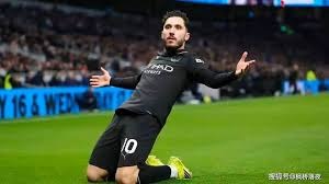 德甲半场：基尼洛斯1射1传，卡德破门，奥格斯堡2-0勒沃库森