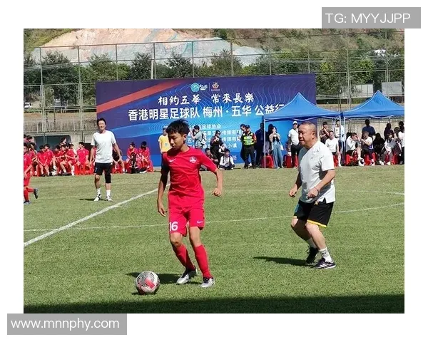 铃木一朗在 2016 年面对响尾蛇击出三垒安打，达成大联盟生涯第 3000 支安打