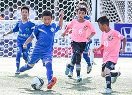 《棒球周边的艺术：球场插画师与海报设计的文化价值》